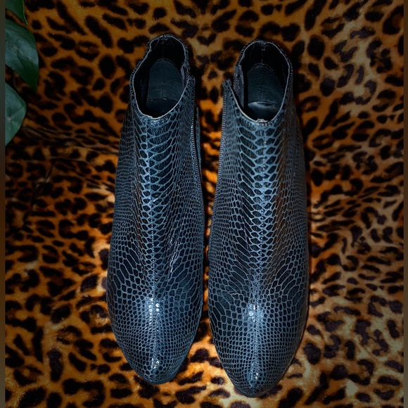 ‼️Bada$$ Black faux snakeskin Steve Madden PLATFORM stiletto booties, size 10 🔥 - Picture 9 of 9